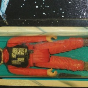 Vintage B-Wing Pilot figure closeup & marks on bubble.JPG