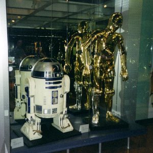 12 - R2-D2 & C-3PO 2.jpg