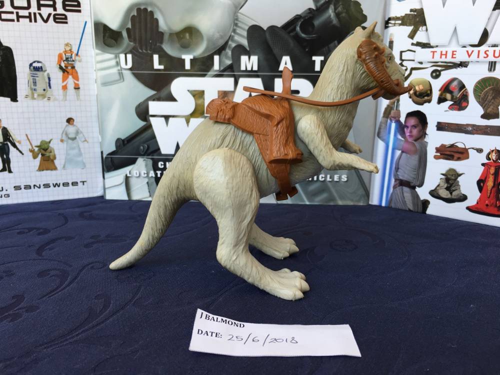 Tauntaun (closed belly) - right.jpg